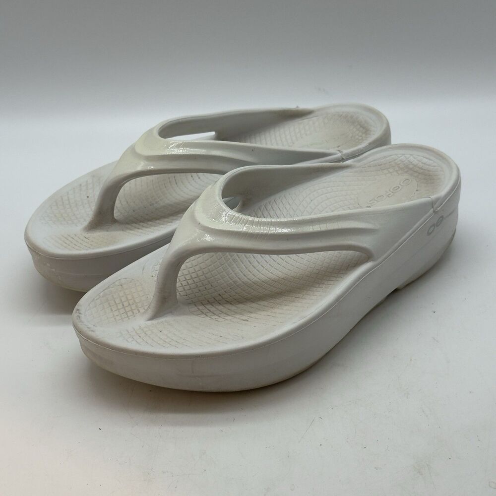 OOfos OOlala Recovery Thong Sandals Women's 7 White Glossy Platform Flip Flops